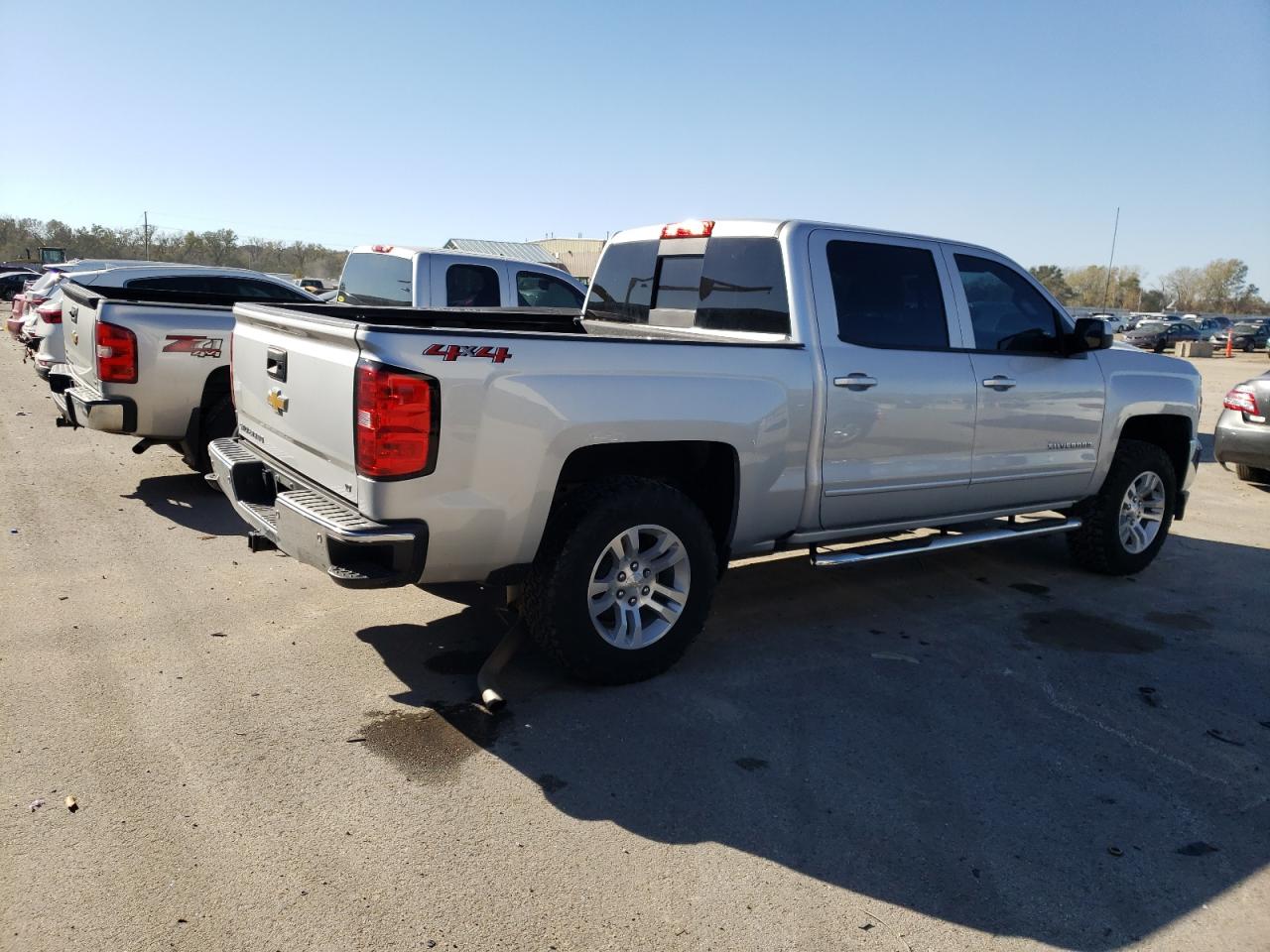 Image 3 of 2018 CHEVROLET SILVERADO K1500 LT 2018 with VIN 3GCUKREC0JG457584