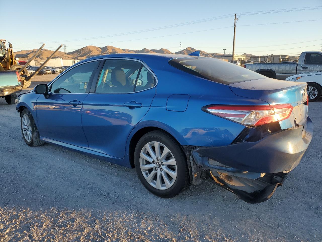 Изображение 2 2019 TOYOTA CAMRY L 2019 с VIN 4T1B11HK2KU266709