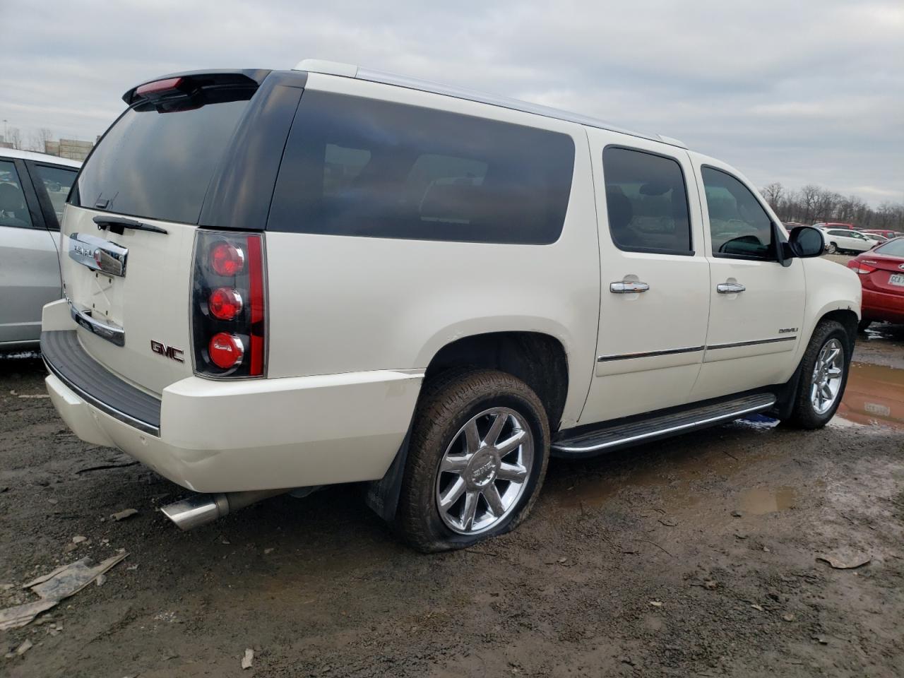Image 3 of 2011 GMC YUKON XL DENALI 2011 with VIN 1GKS2MEF5BR121603
