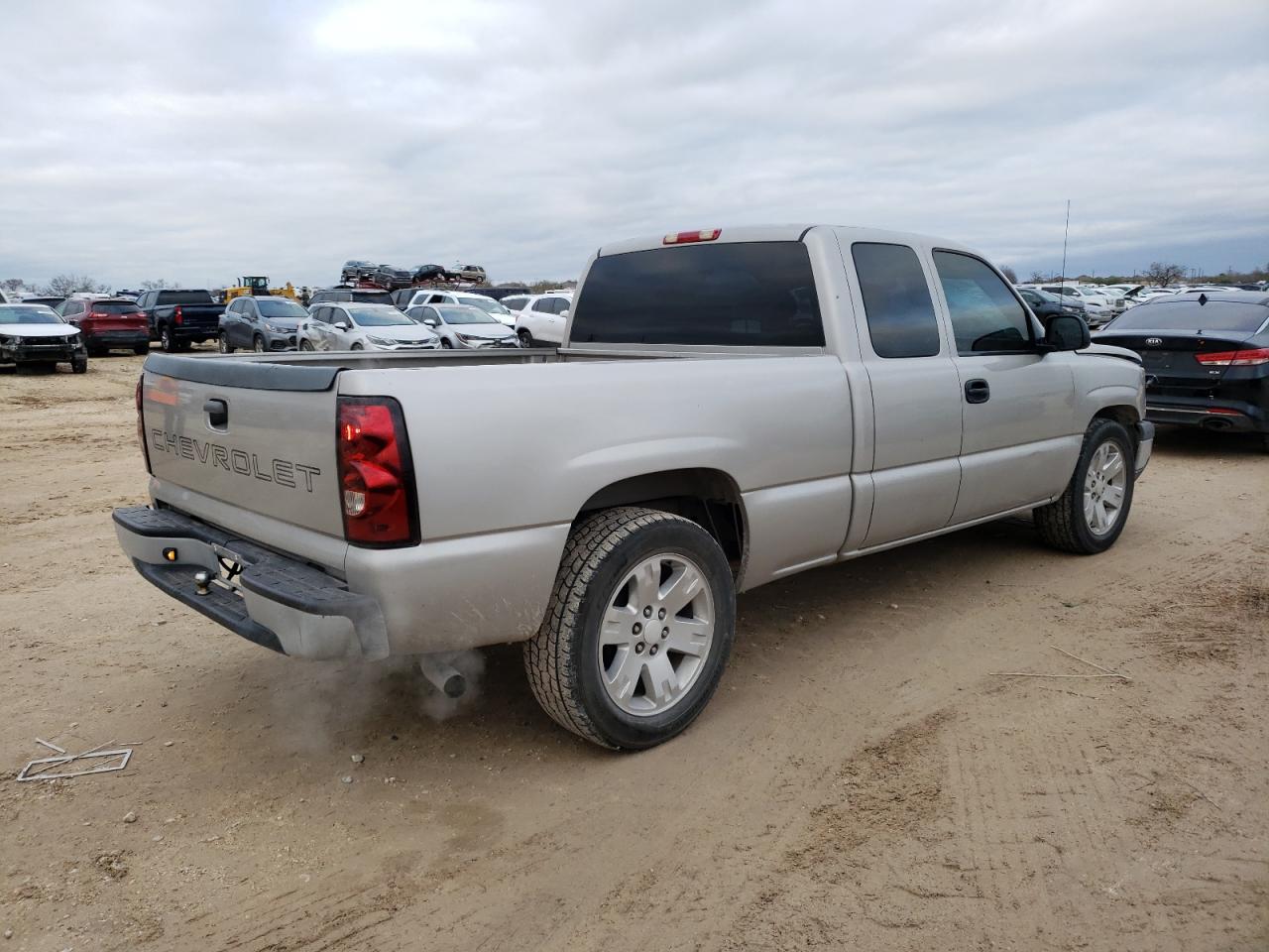 Obraz 3 z 2006 CHEVROLET SILVERADO C1500 2006 z VIN 1GCEC19X66Z252245