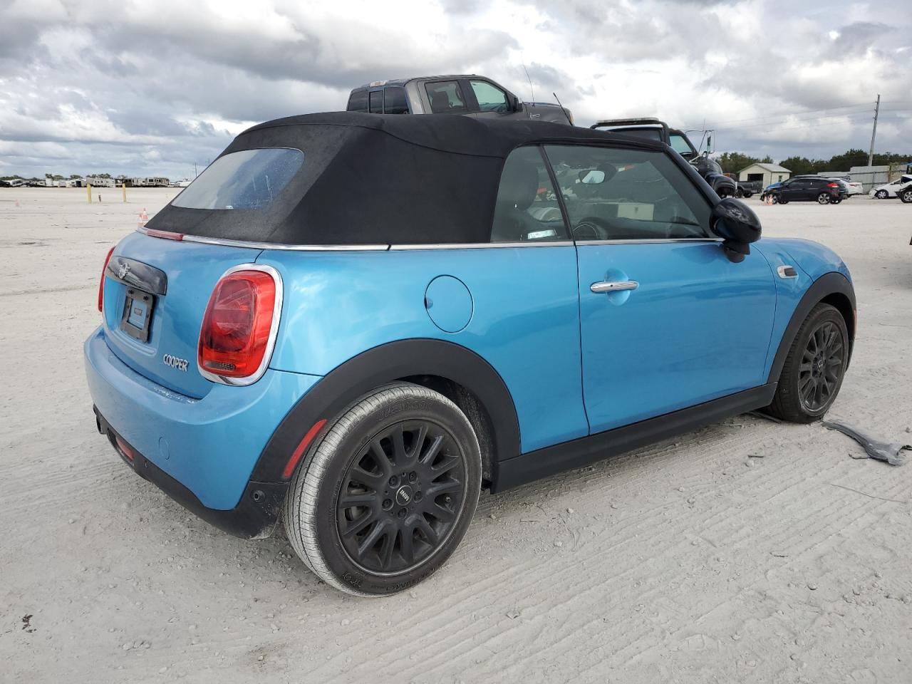 Image 3 of 2019 MINI COOPER  2019 with VIN WMWWG5C55K3F79711