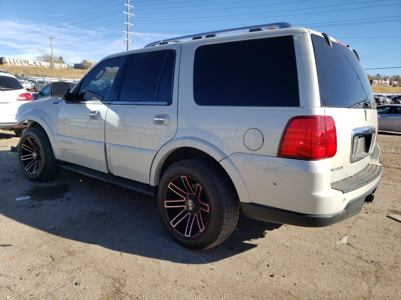 Image 2 of 2005 LINCOLN NAVIGATOR  2005 with VIN 5LMFU275X5LJ20074