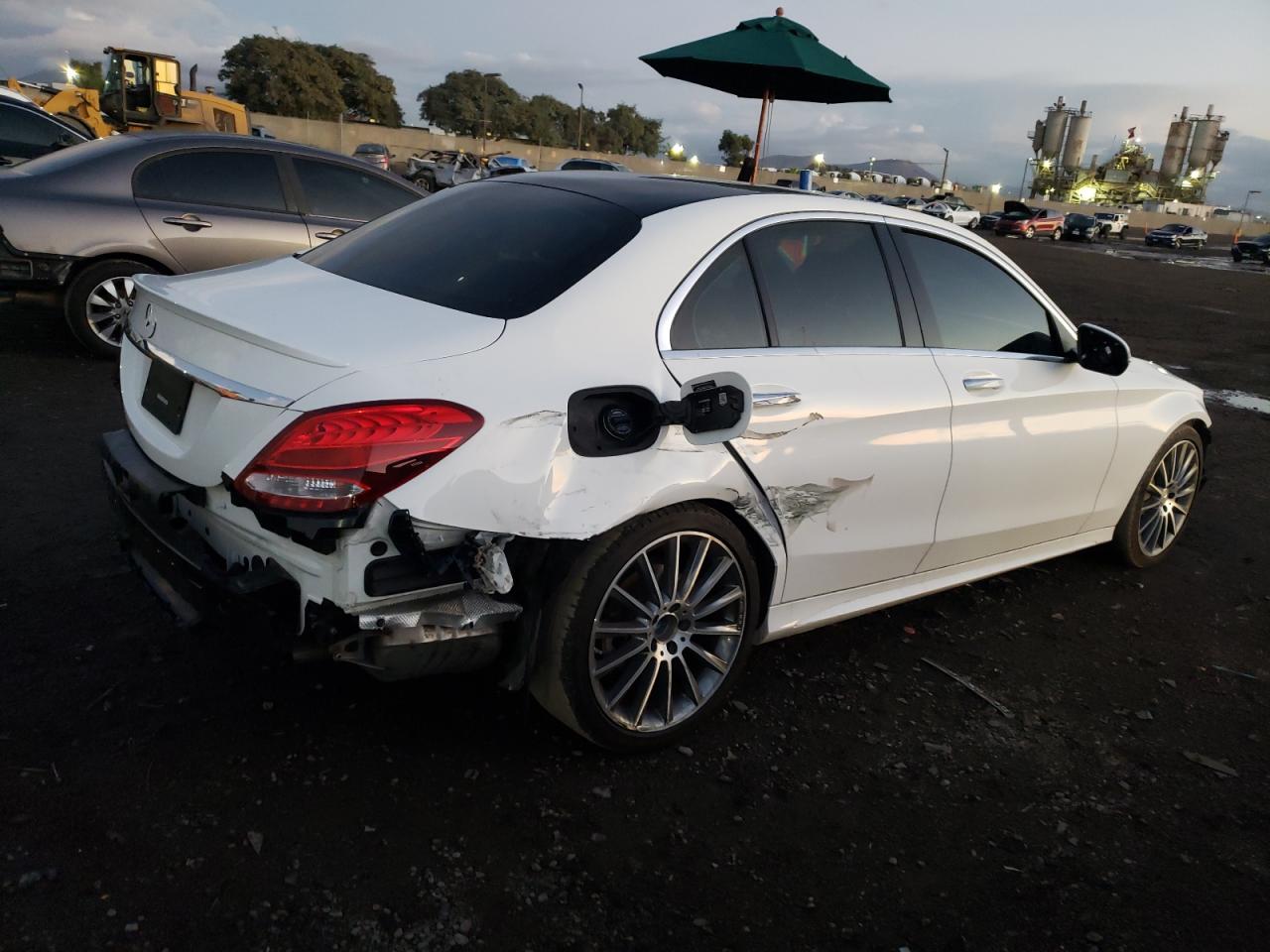 Obraz 3 z 2016 MERCEDES-BENZ C 300 2016 z VIN 55SWF4JB4GU144970
