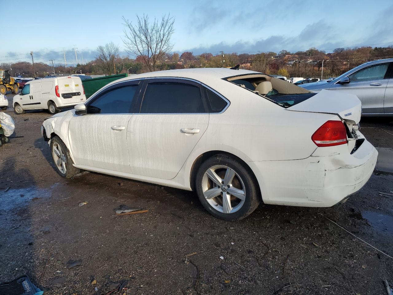 Изображение 2 2012 VOLKSWAGEN PASSAT SE 2012 с VIN 1VWBP7A3XCC075908