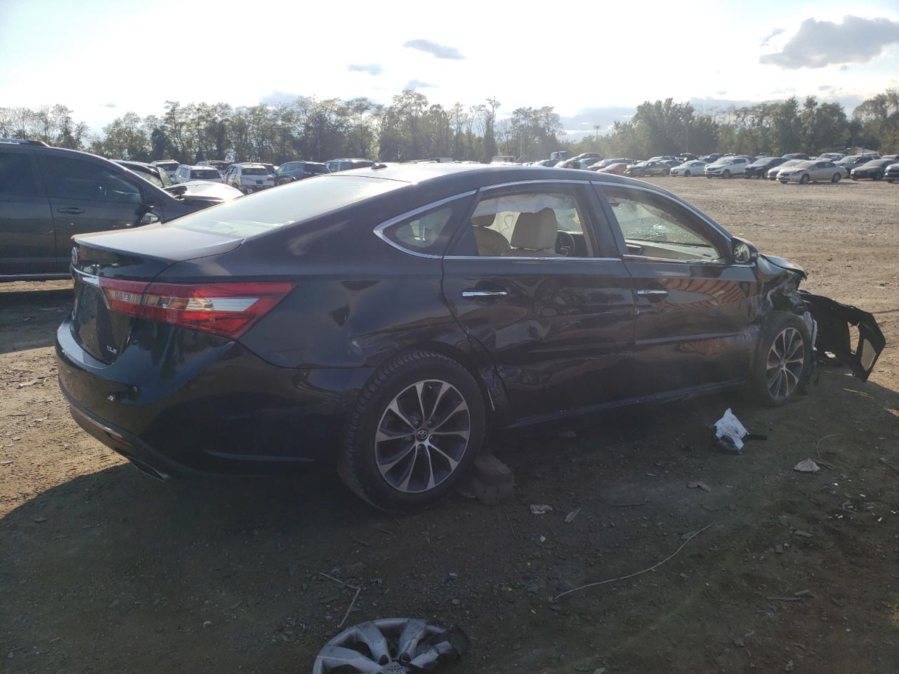 Image 3 of 2018 TOYOTA AVALON XLE 2018 with VIN 4T1BK1EB4JU271880