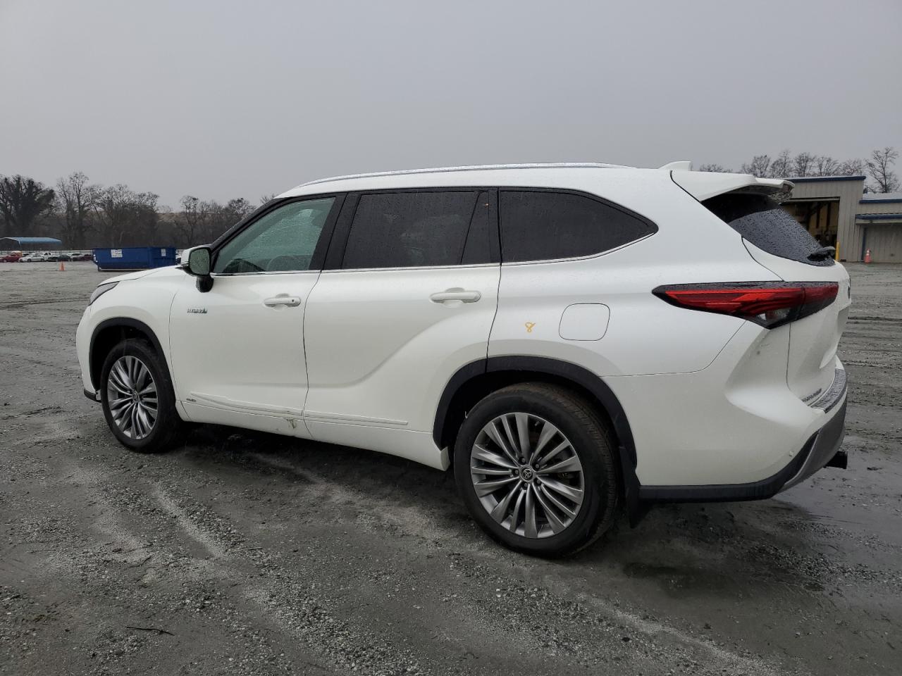 Image 2 of 2021 TOYOTA HIGHLANDER HYBRID PLATINUM 2021 with VIN 5TDEBRCH9MS015878