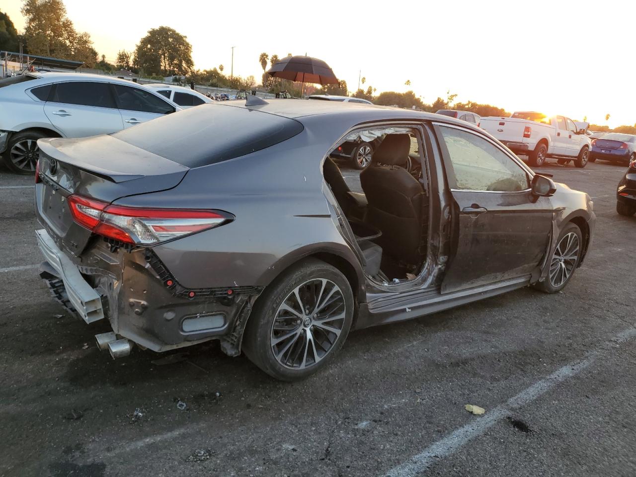 Obraz 3 z 2019 TOYOTA CAMRY L 2019 z VIN 4T1B11HK8KU803535