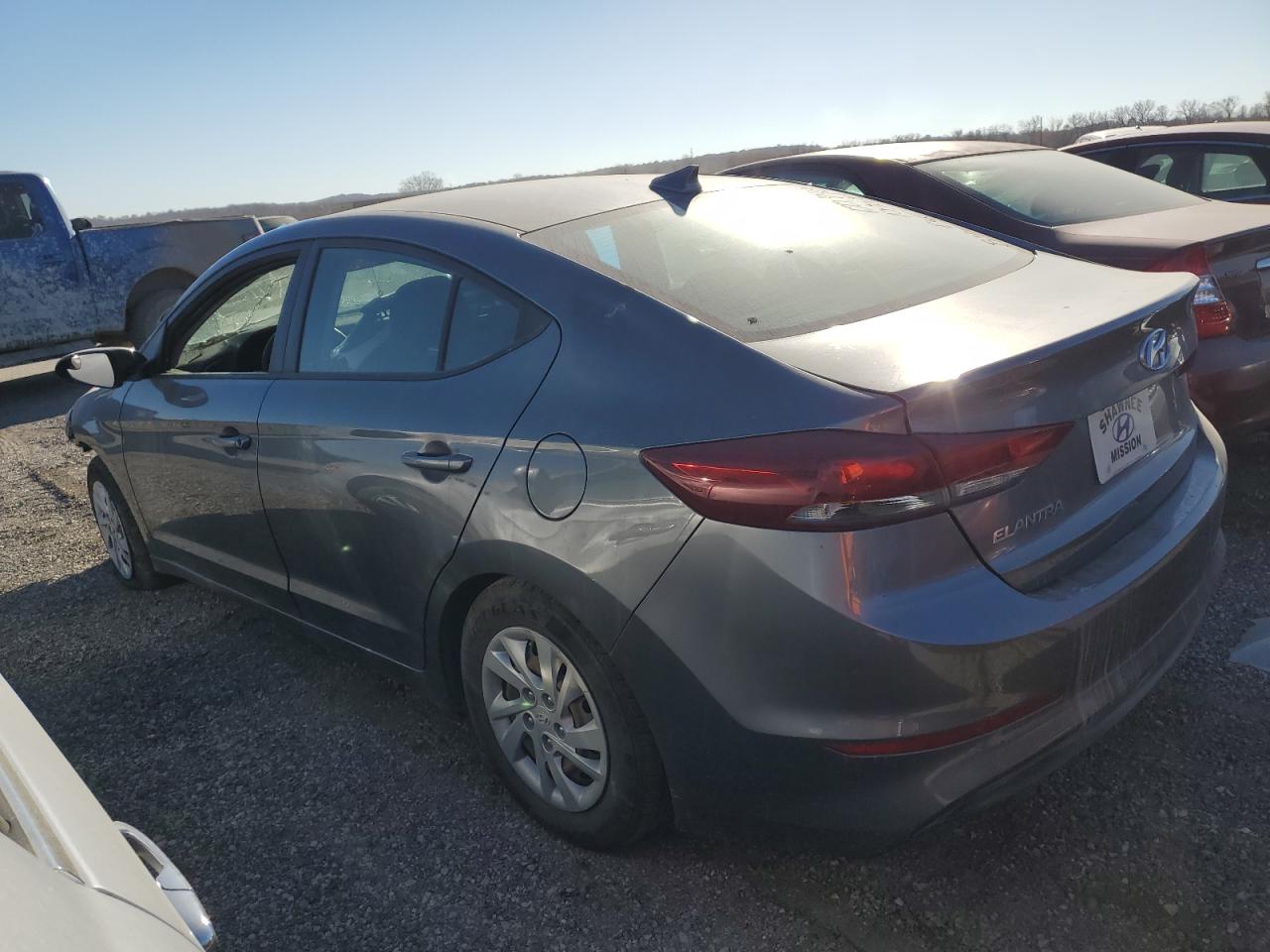 Изображение 2 2018 HYUNDAI ELANTRA SE 2018 с VIN 5NPD74LF4JH392229