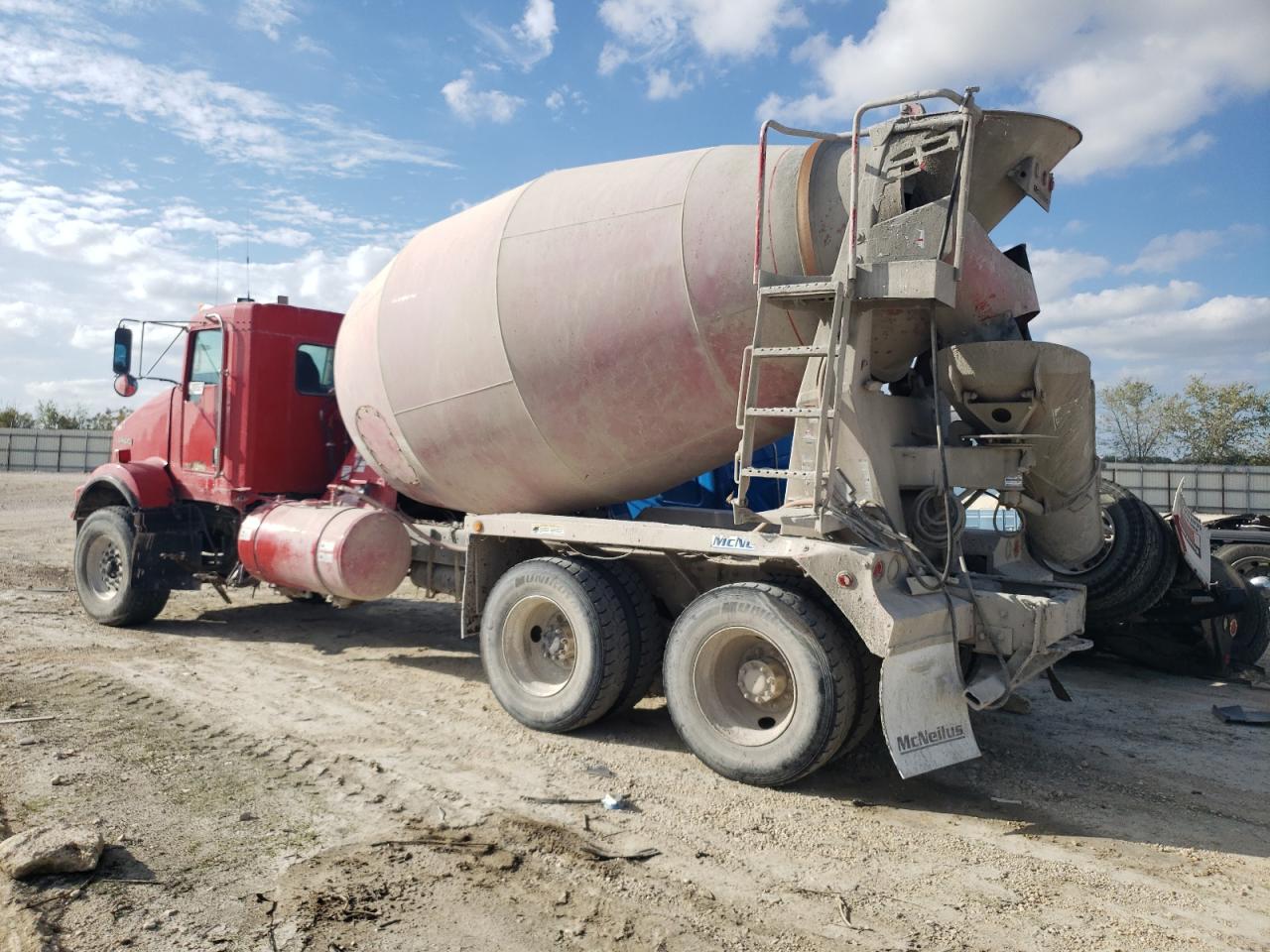 Image 3 of 2009 KENWORTH CONSTRUCTION T800 2009 with VIN 1NKDX5EX79J244024