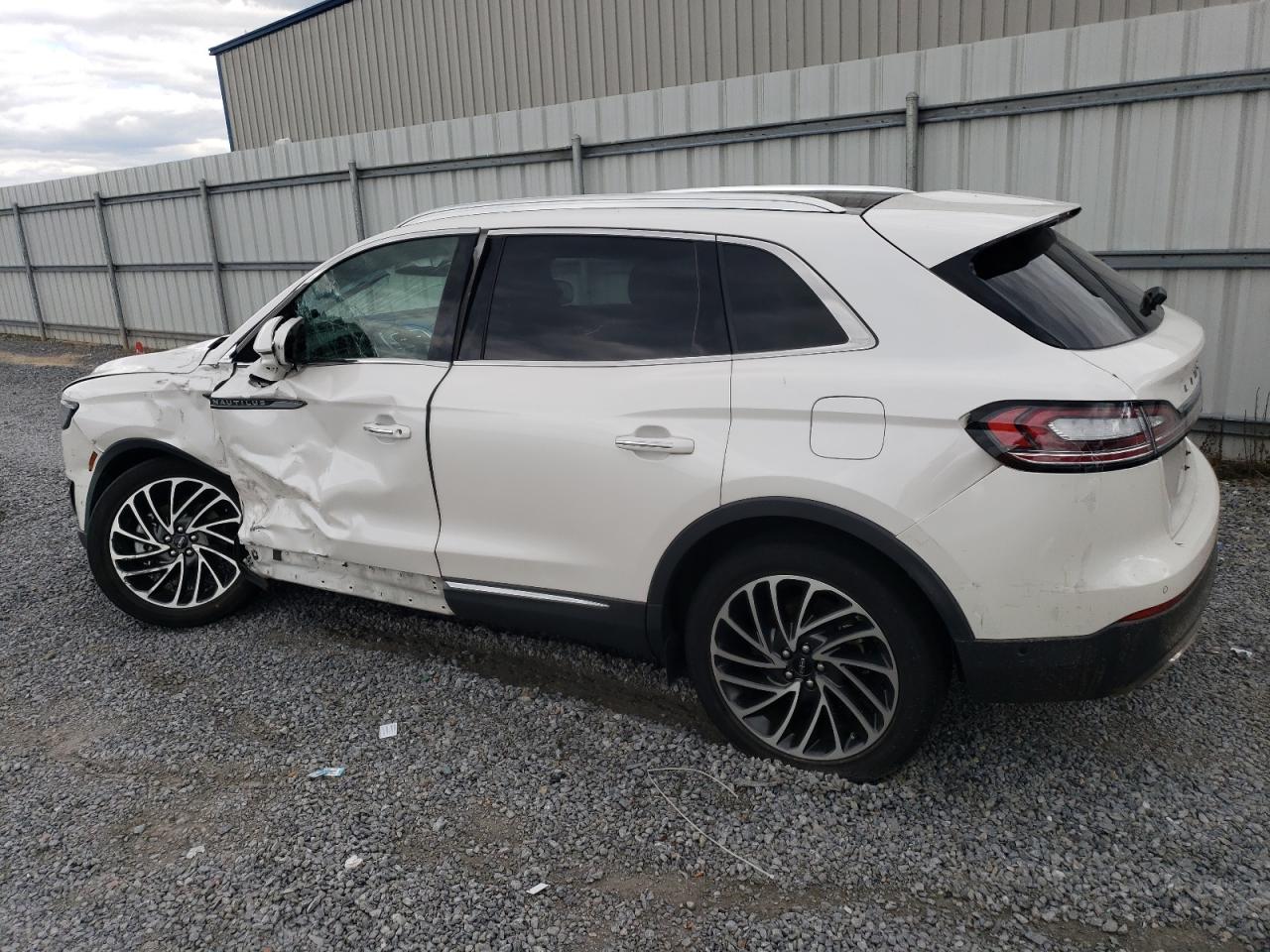 Изображение 2 Lincoln Nautilus Reserve 2019 с VIN 2LMPJ6L98KBL18247