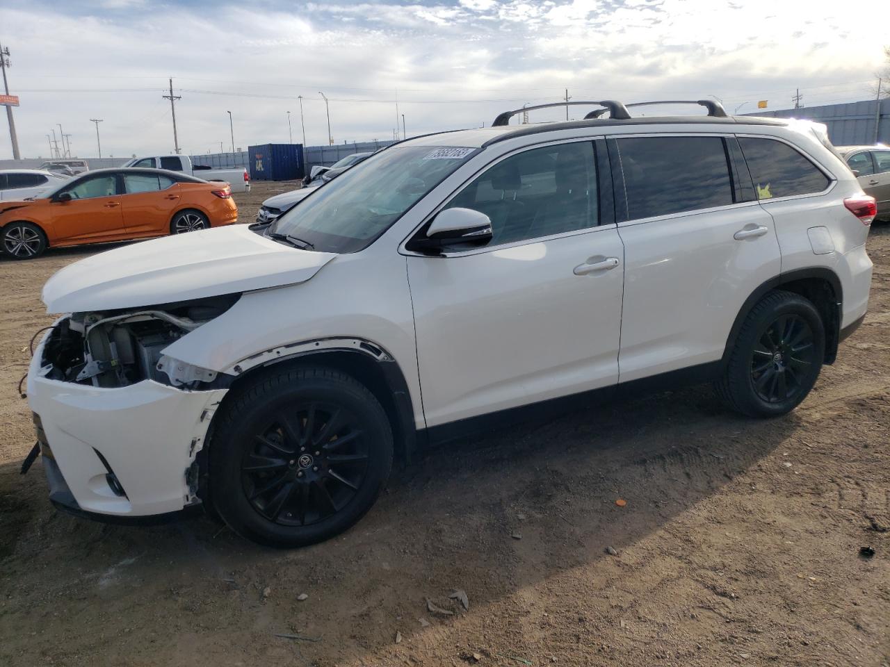 Image 1 of 2019 TOYOTA HIGHLANDER SE 2019 with VIN 5TDJZRFH1KS567300
