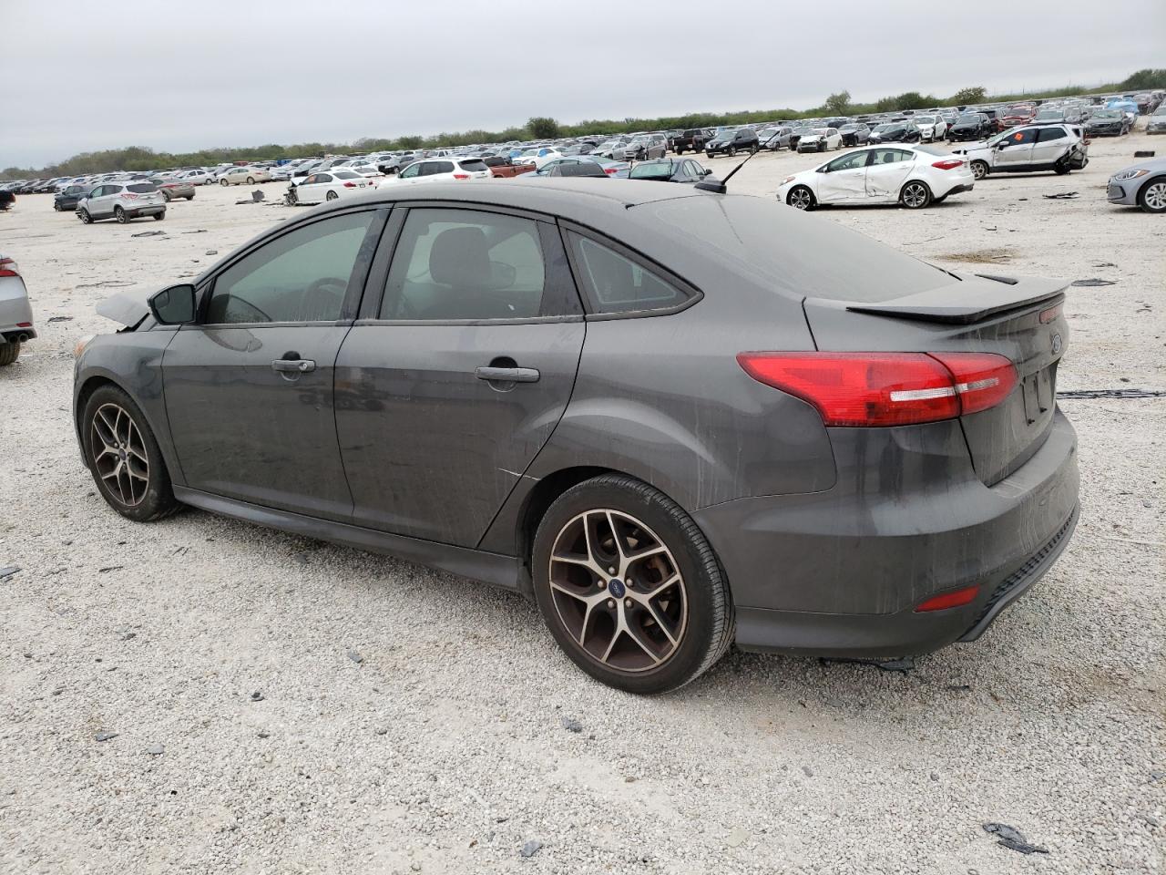 Изображение 2 2015 FORD FOCUS SE 2015 с VIN 1FADP3F28FL340615