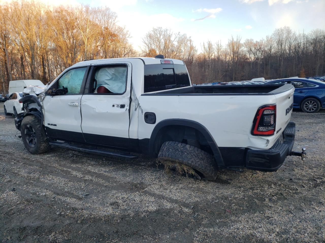 Изображение 2 2019 RAM 1500 REBEL 2019 с VIN 1C6SRFLT4KN600105