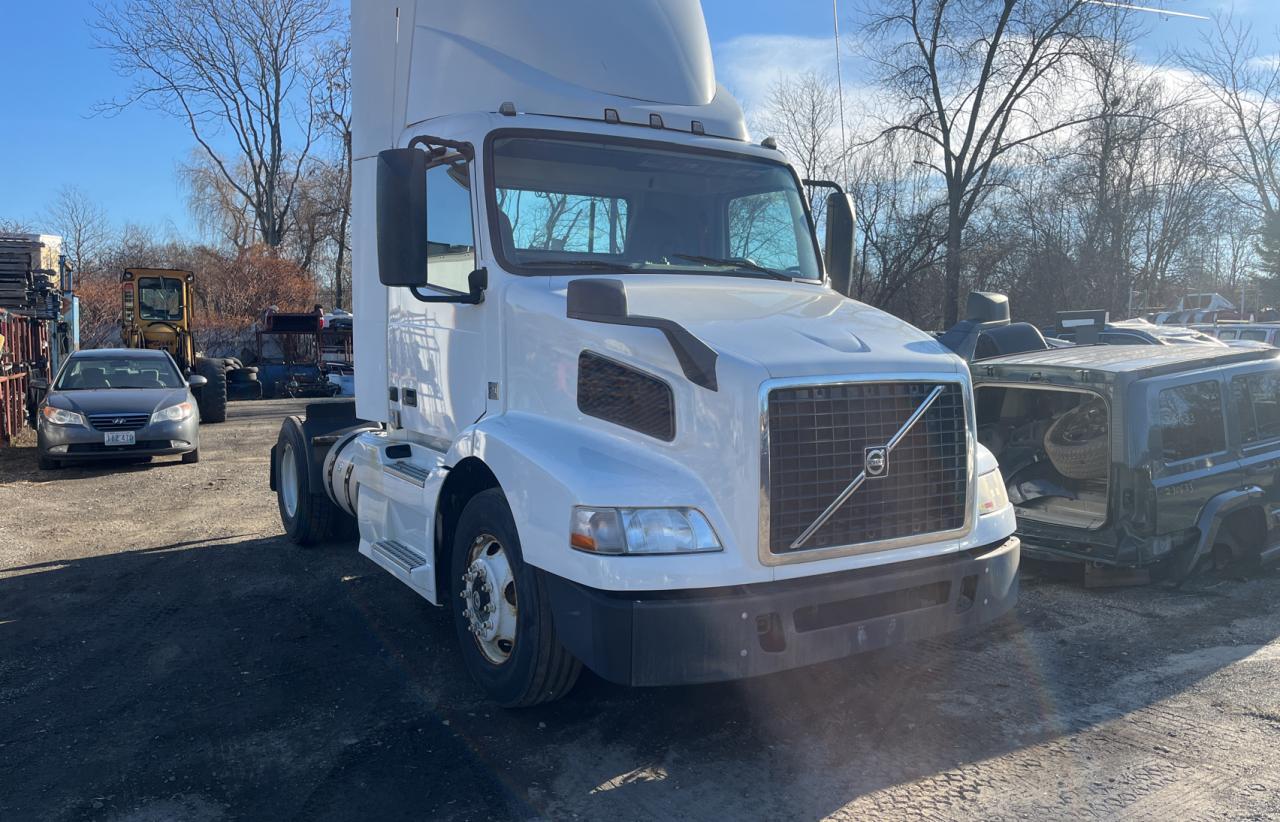 Image 1 of 2016 VOLVO VN VNM 2016 with VIN 4V4M19EG1GN935229