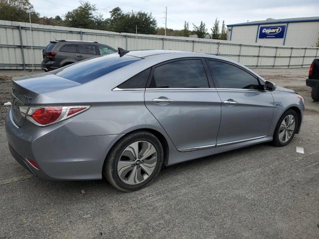 Image 3 of 2015 HYUNDAI SONATA HYBRID 2015 with VIN KMHEC4A44FA120095