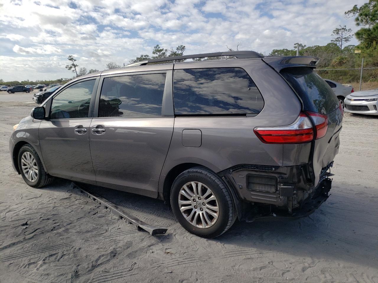 Image 2 of 2015 TOYOTA SIENNA XLE 2015 with VIN 5TDYK3DC9FS642211