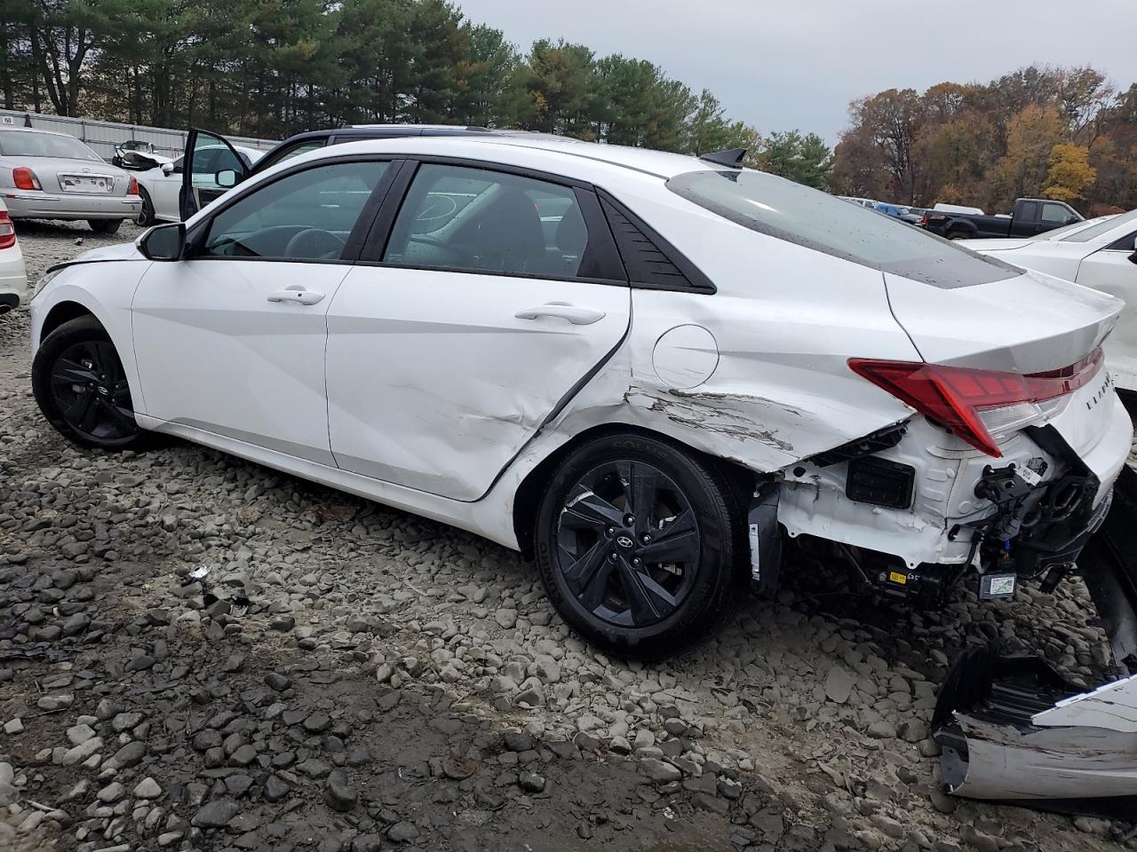 Image 2 of 2023 HYUNDAI ELANTRA BLUE 2023 with VIN KMHLM4AJXPU054310