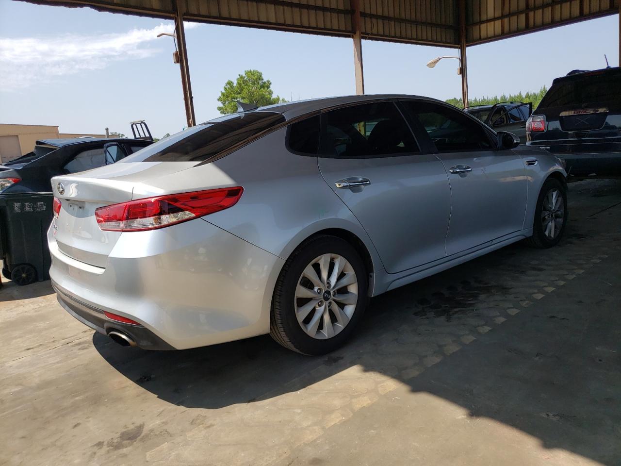 Изображение 3 2017 KIA OPTIMA LX 2017 с VIN 5XXGT4L3XHG154387