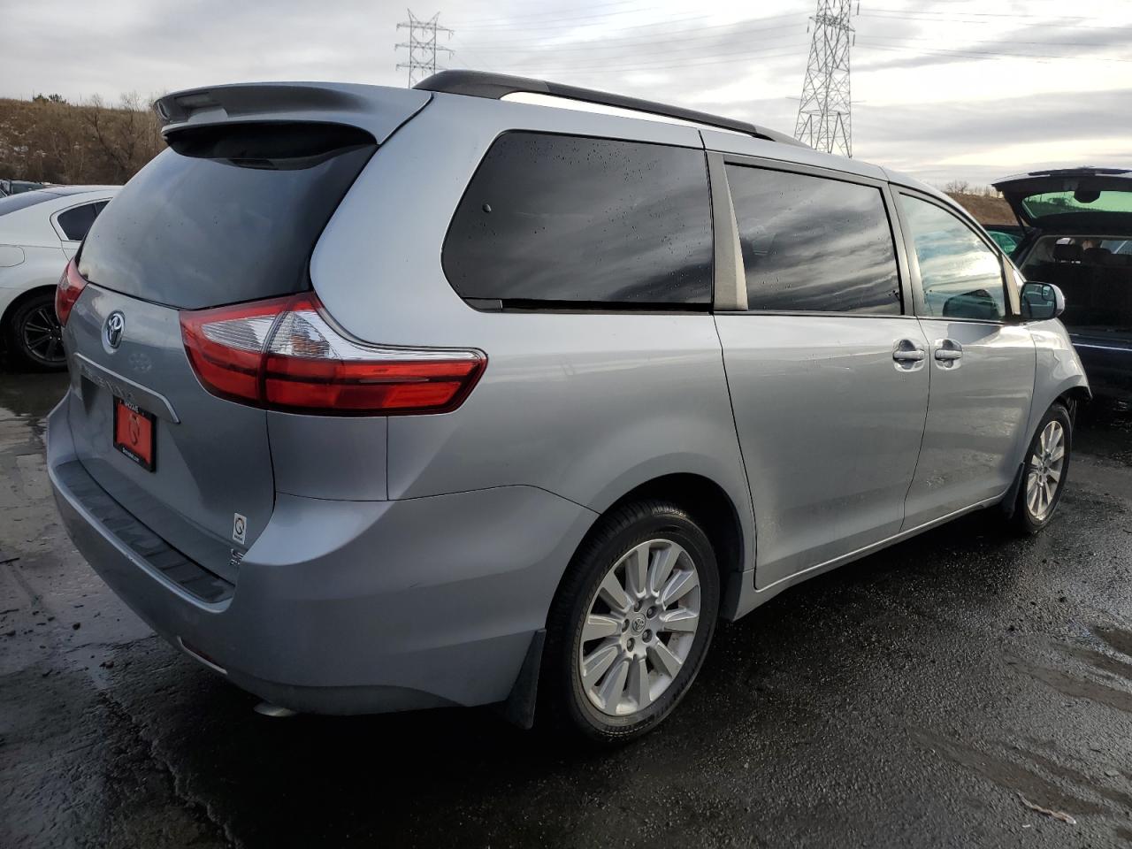 Изображение 3 2015 TOYOTA SIENNA LE 2015 с VIN 5TDJK3DC3FS111989