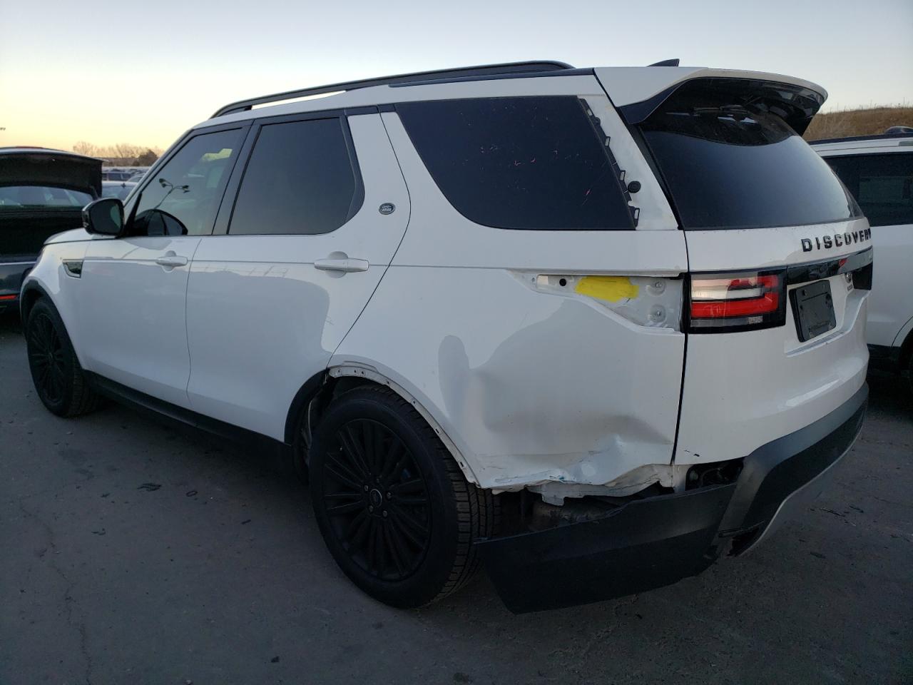 Obraz 2 z 2017 LAND ROVER DISCOVERY HSE 2017 z VIN SALRRBBV7HA005440