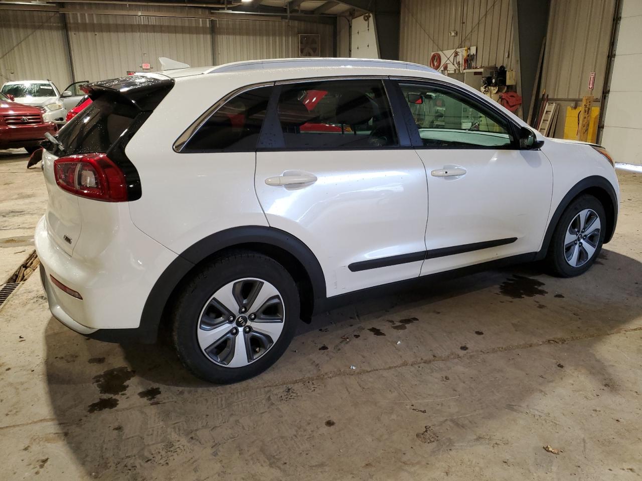 Изображение 3 2018 KIA NIRO FE 2018 с VIN KNDCB3LC8J5188432
