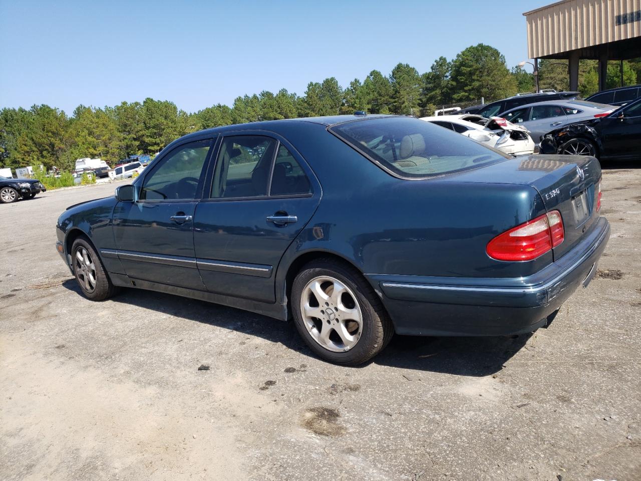 Obraz 2 z 2002 MERCEDES-BENZ E 320 2002 z VIN WDBJF65J52B394060