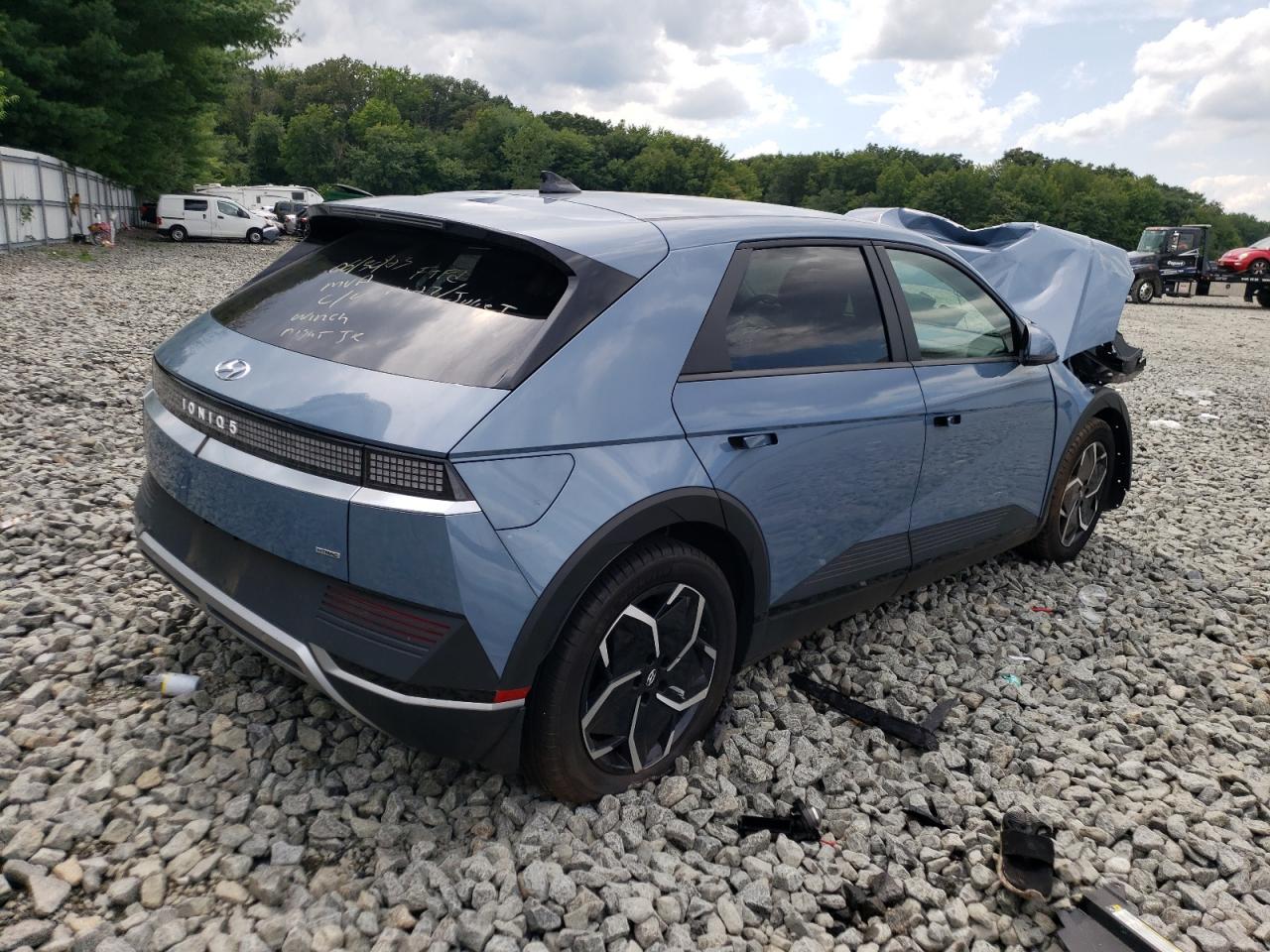 Image 3 of 2022 HYUNDAI IONIQ 5 SEL 2022 with VIN KM8KNDAF0NU107372