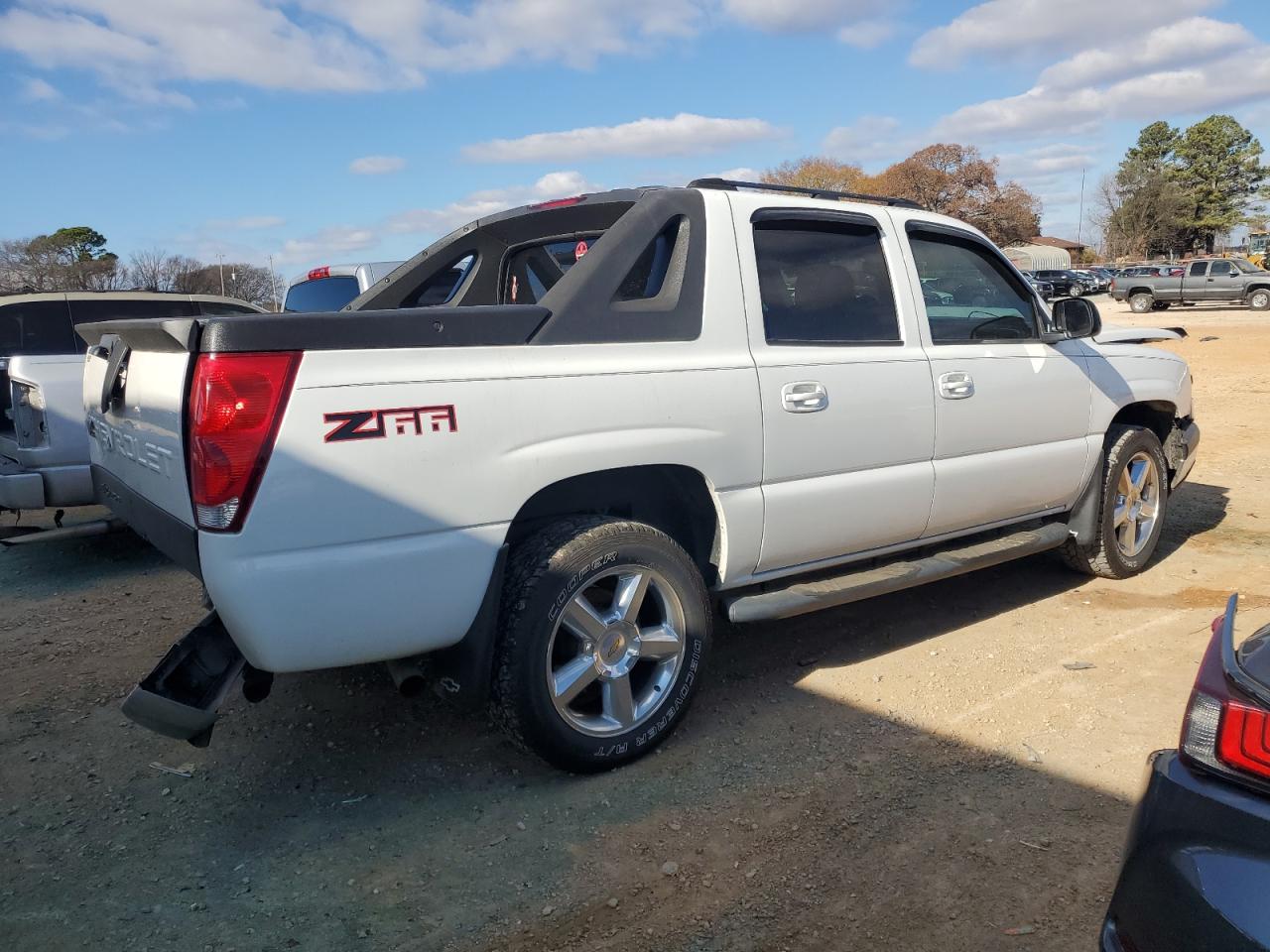 Image 3 of 2005 CHEVROLET AVALANCHE C1500 2005 with VIN 3GNEC12Z85G192356