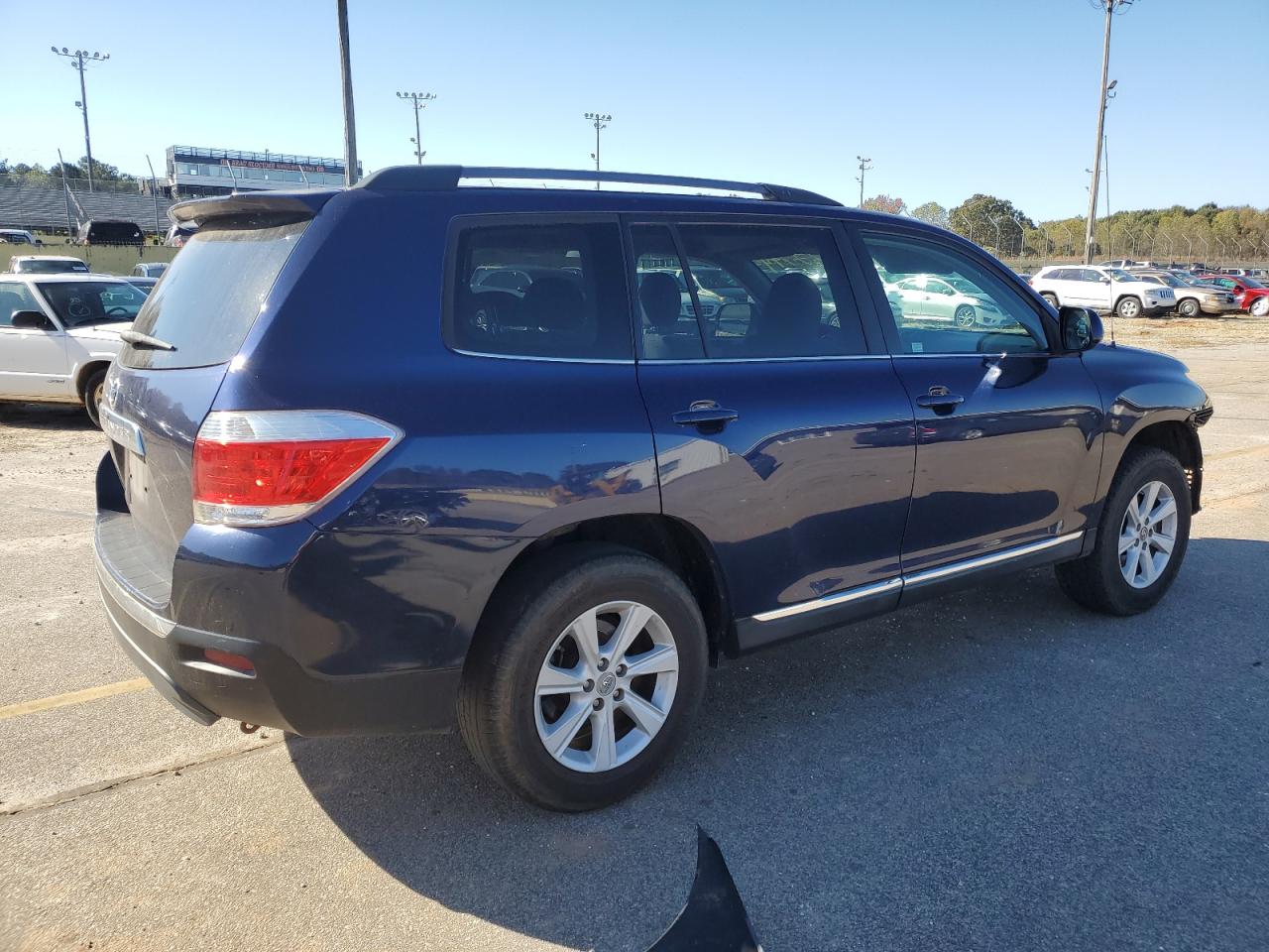 Image 3 of Toyota Highlander Base 2012 with VIN 5TDZK3EH7CS088550
