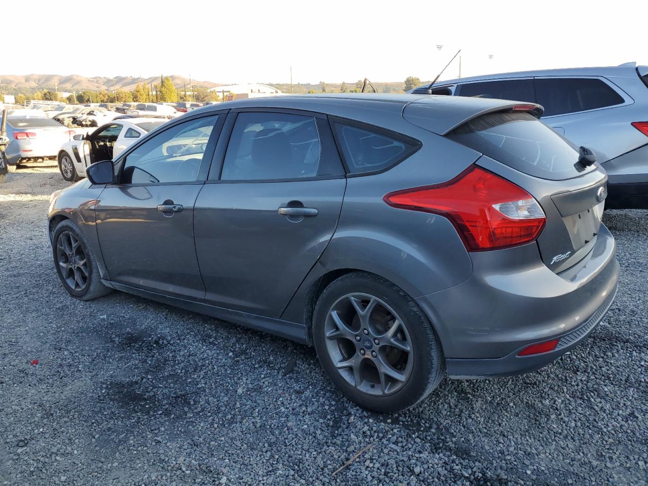 Image 2 of 2013 FORD FOCUS SE 2013 with VIN 1FADP3K28DL277423