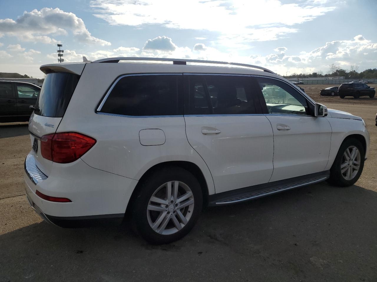 Obraz 3 z 2014 MERCEDES-BENZ GL 450 4MATIC 2014 z VIN 4JGDF7CE0EA372015