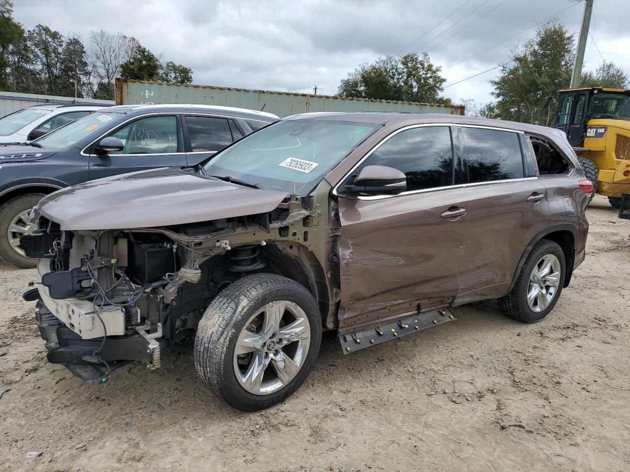 Image 1 of 2019 TOYOTA HIGHLANDER LIMITED 2019 with VIN 5TDYZRFHXKS326706