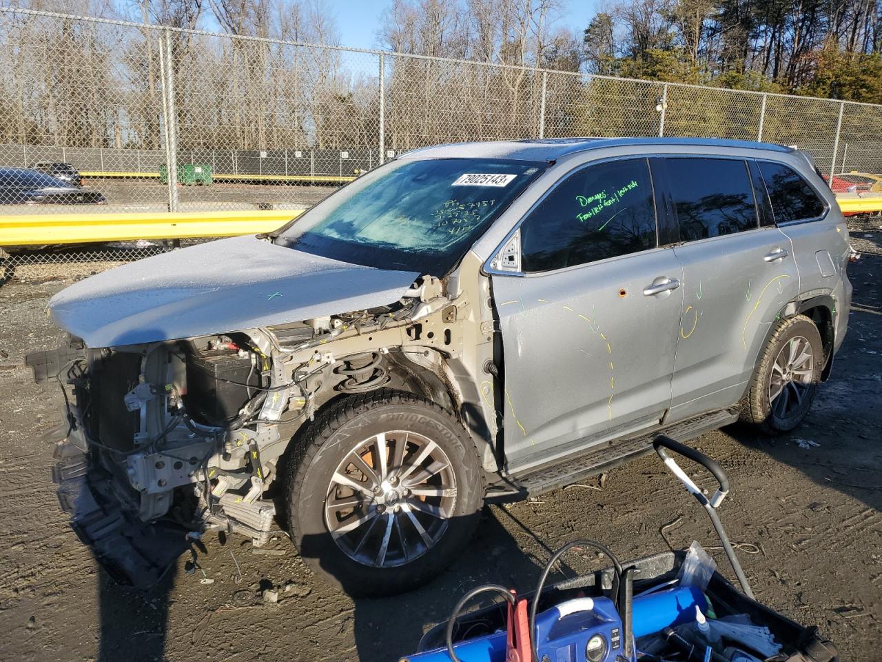 Image 1 of 2017 TOYOTA HIGHLANDER SE 2017 with VIN 5TDJZRFH0HS417087