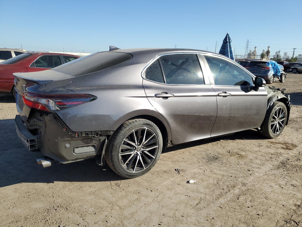 Obraz 3 z 2021 TOYOTA CAMRY SE 2021 z VIN 4T1G11AKXMU461704
