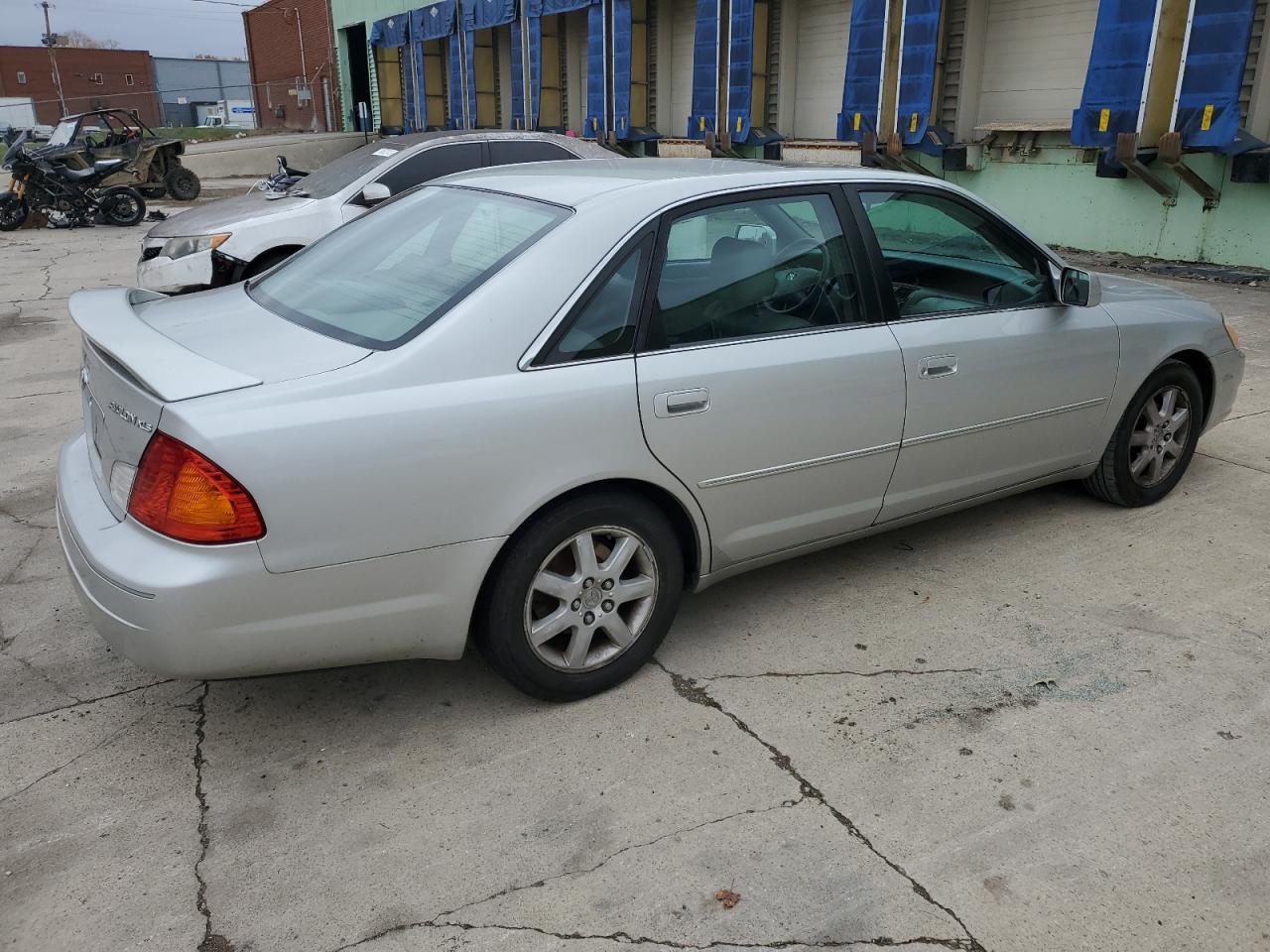 Obraz 3 z 2002 TOYOTA AVALON XL 2002 z VIN 4T1BF28B72U265224