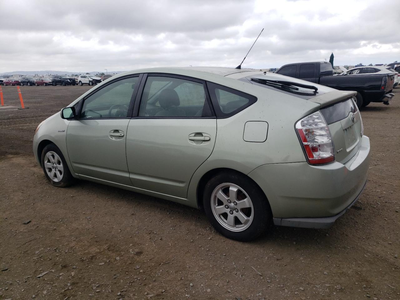 Image 2 of 2007 TOYOTA PRIUS  2007 with VIN JTDKB20U477672162
