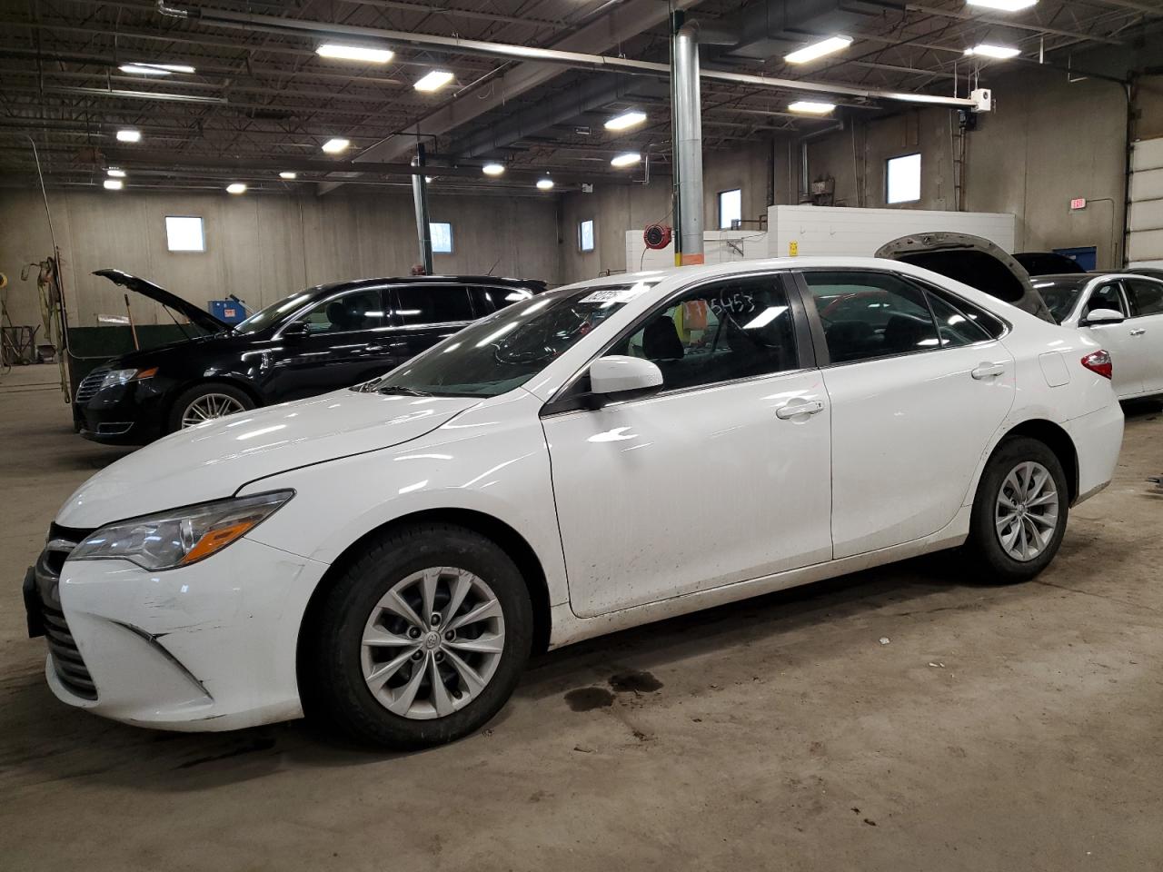 Obraz 1 z 2015 TOYOTA CAMRY LE 2015 z VIN 4T4BF1FK0FR488424