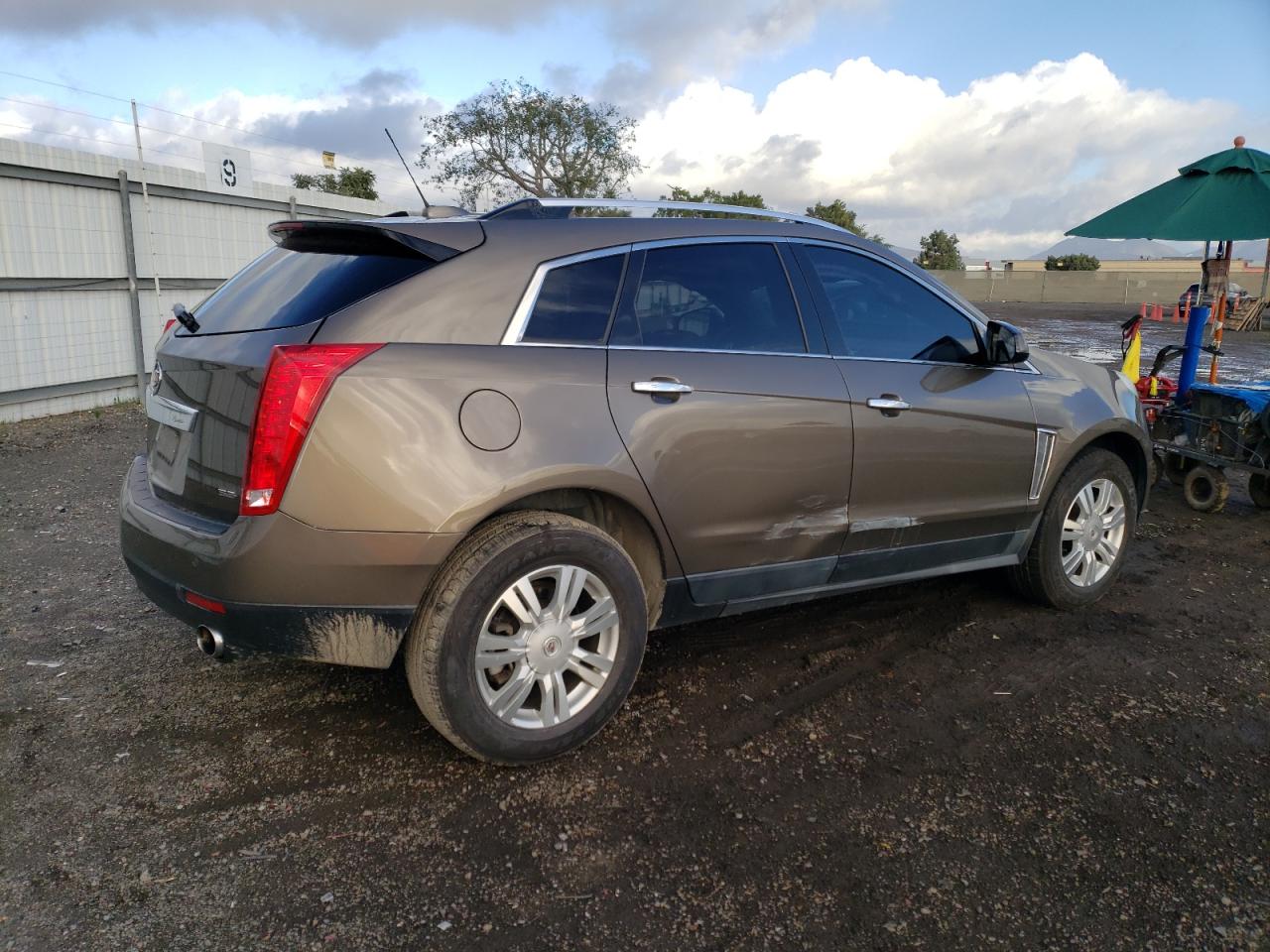 Image 3 of 2016 CADILLAC SRX LUXURY COLLECTION 2016 with VIN 3GYFNBE3XGS576833