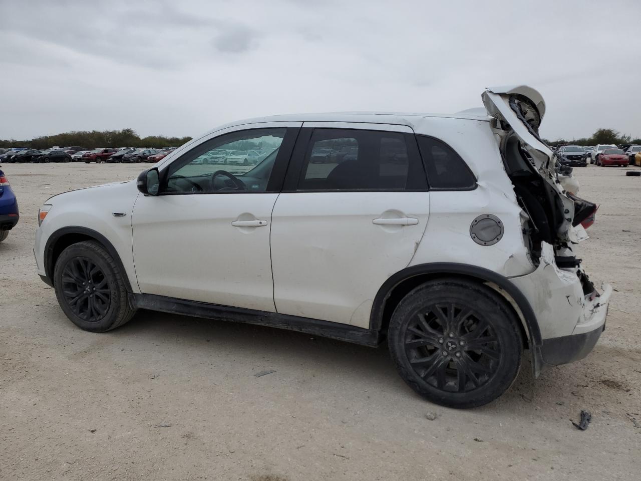Obraz 2 z 2019 MITSUBISHI OUTLANDER SPORT ES 2019 z VIN JA4AP3AUXKU008793