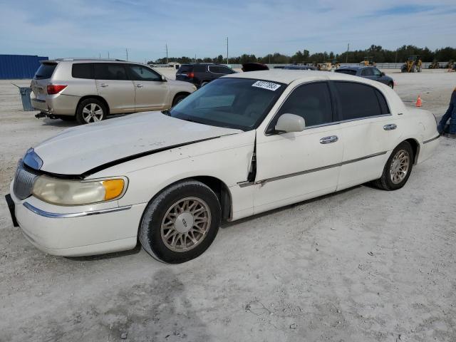 Image 1 of 1999 LINCOLN TOWN CAR SIGNATURE 1999 with VIN 1LNFM82W8XY602750