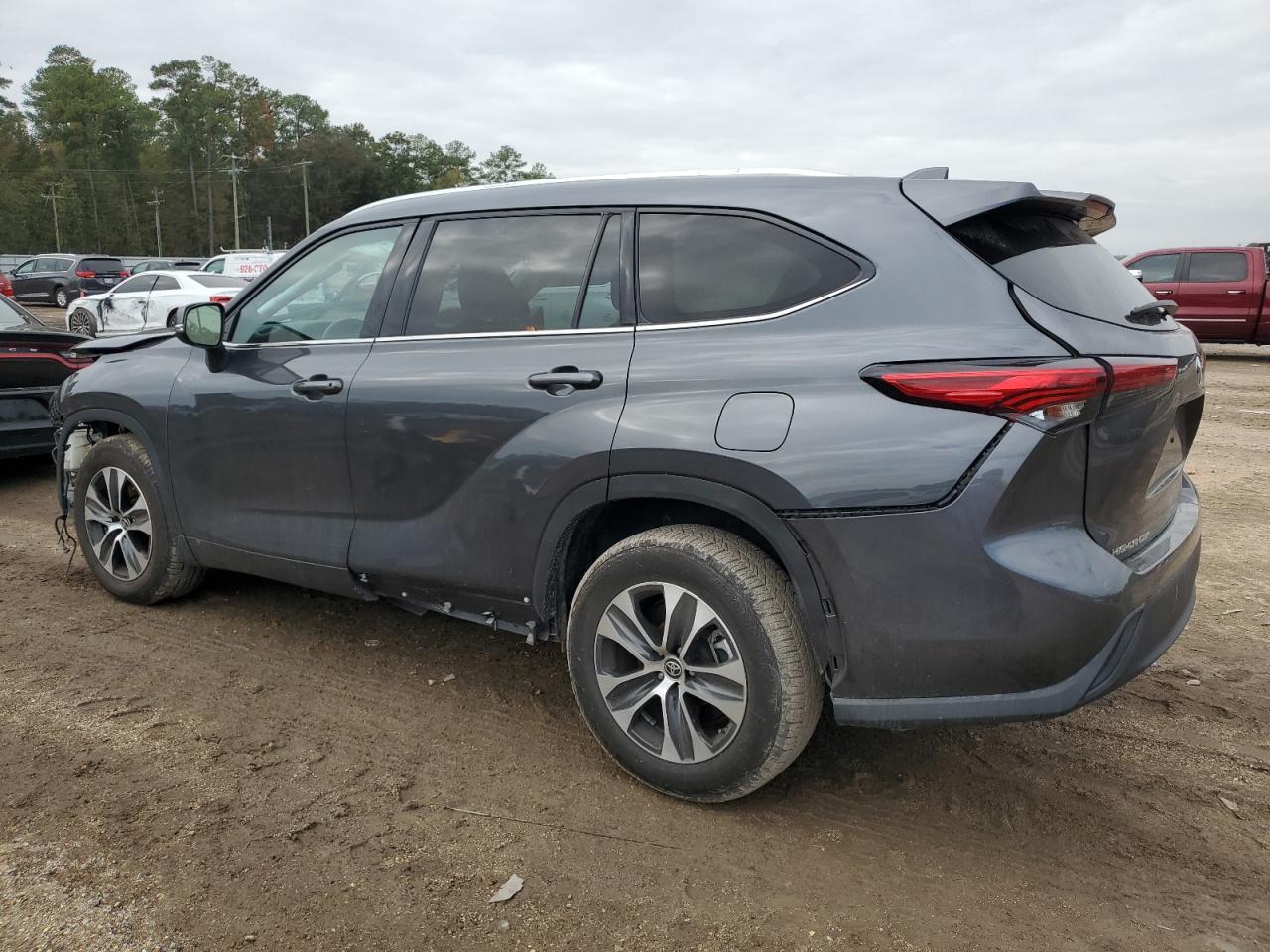 Изображение 2 2021 TOYOTA HIGHLANDER XLE 2021 с VIN 5TDGZRAH0MS516701