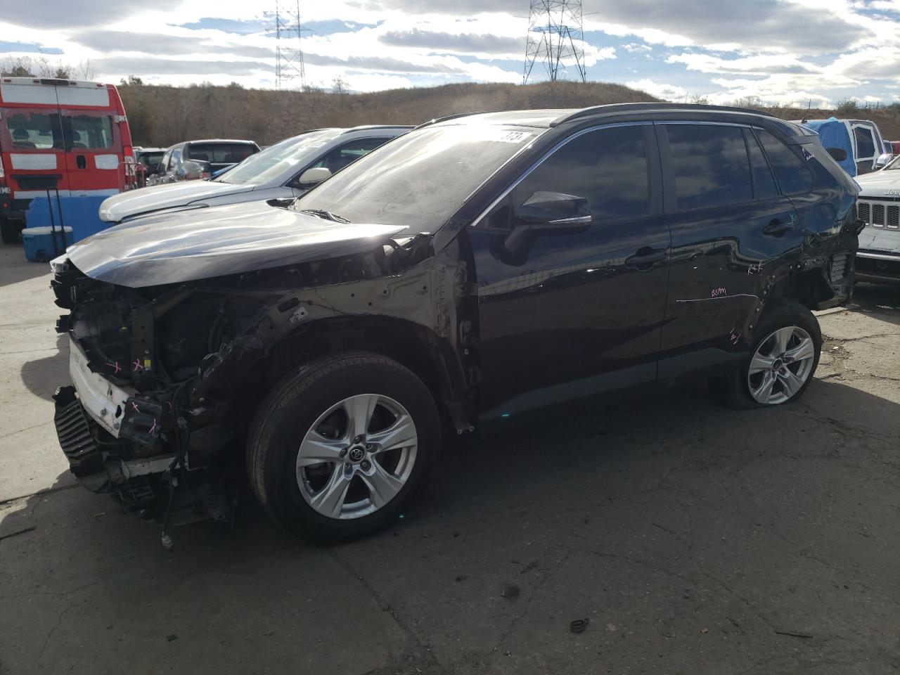 Изображение 1 2019 TOYOTA RAV4 XLE 2019 с VIN 2T3P1RFV2KW067801