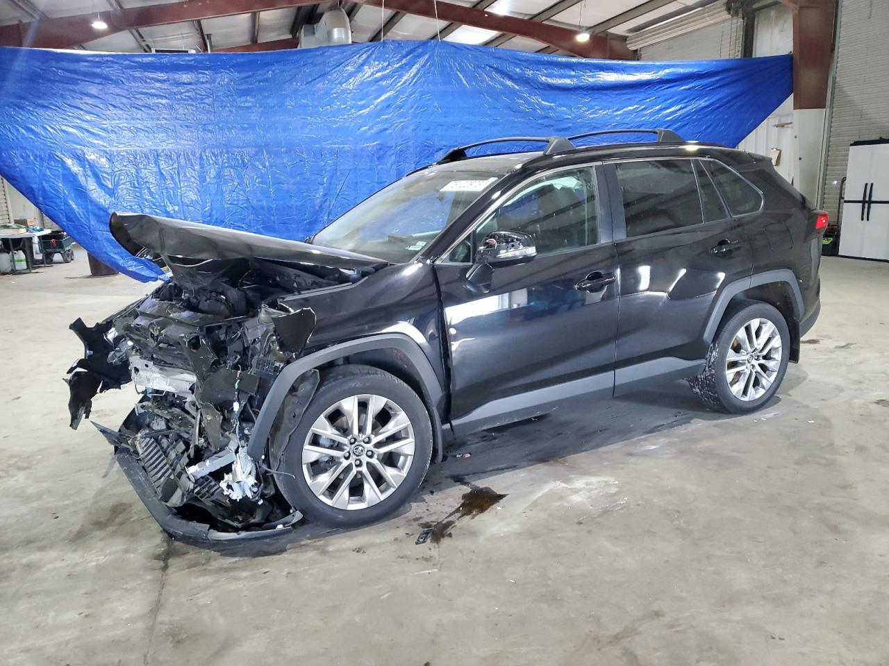 Изображение 1 2021 TOYOTA RAV4 XLE PREMIUM 2021 с VIN 2T3A1RFV2MC165818