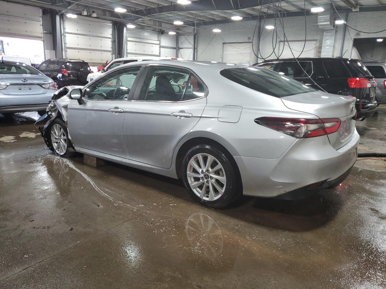 Изображение 2 2021 TOYOTA CAMRY LE 2021 с VIN 4T1C11BK2MU029797
