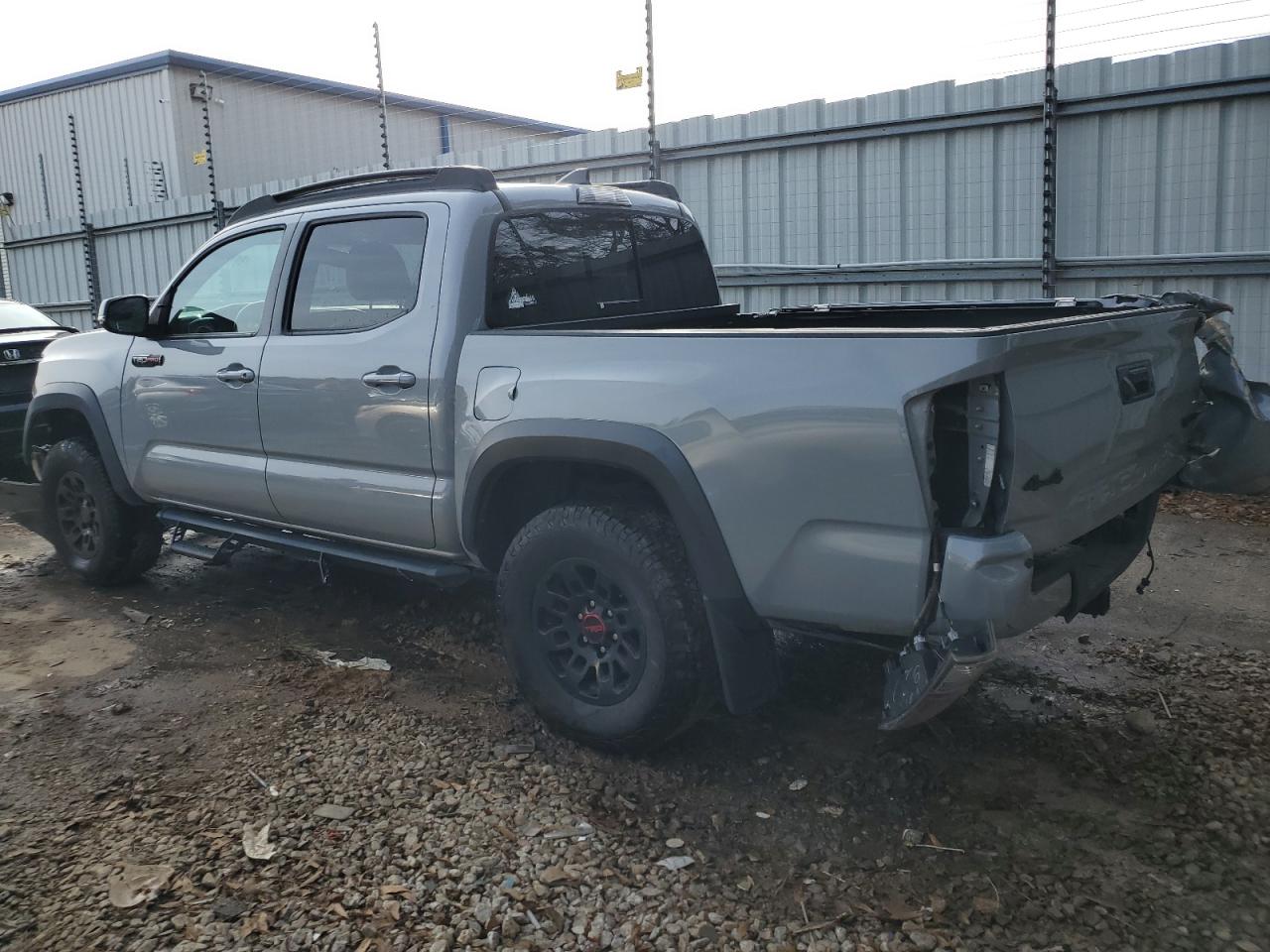Image 2 of 2017 TOYOTA TACOMA DOUBLE CAB 2017 with VIN 5TFCZ5AN3HX114376