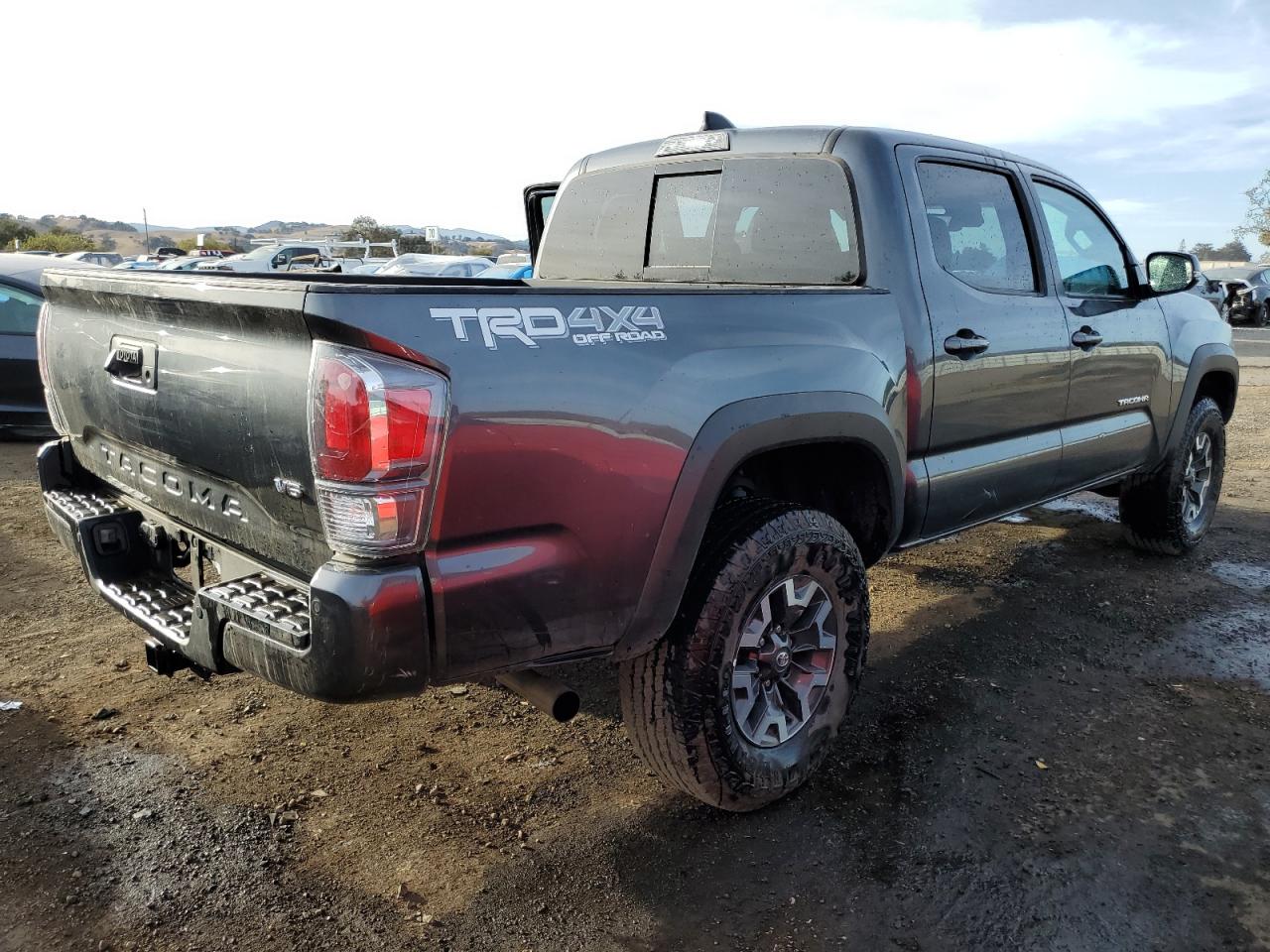 Obraz 3 z 2023 TOYOTA TACOMA DOUBLE CAB 2023 z VIN 3TMCZ5AN8PM540357