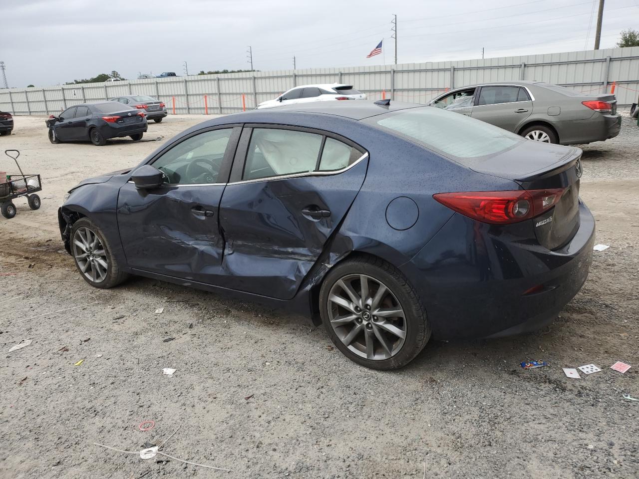 Obraz 2 z 2018 MAZDA 3 TOURING 2018 z VIN 3MZBN1V32JM257563