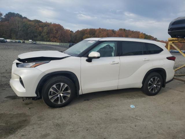Image 1 of 2020 TOYOTA HIGHLANDER XLE 2020 with VIN 5TDGZRBH2LS024782