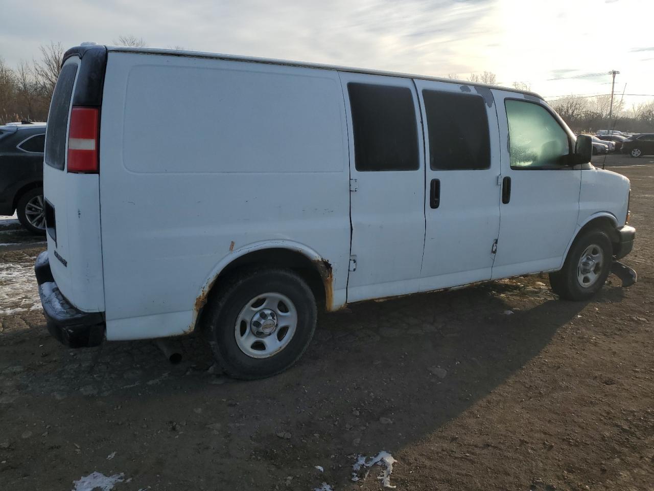 Image 3 of 2004 CHEVROLET EXPRESS G1500  2004 with VIN 1GCFG15X141121475