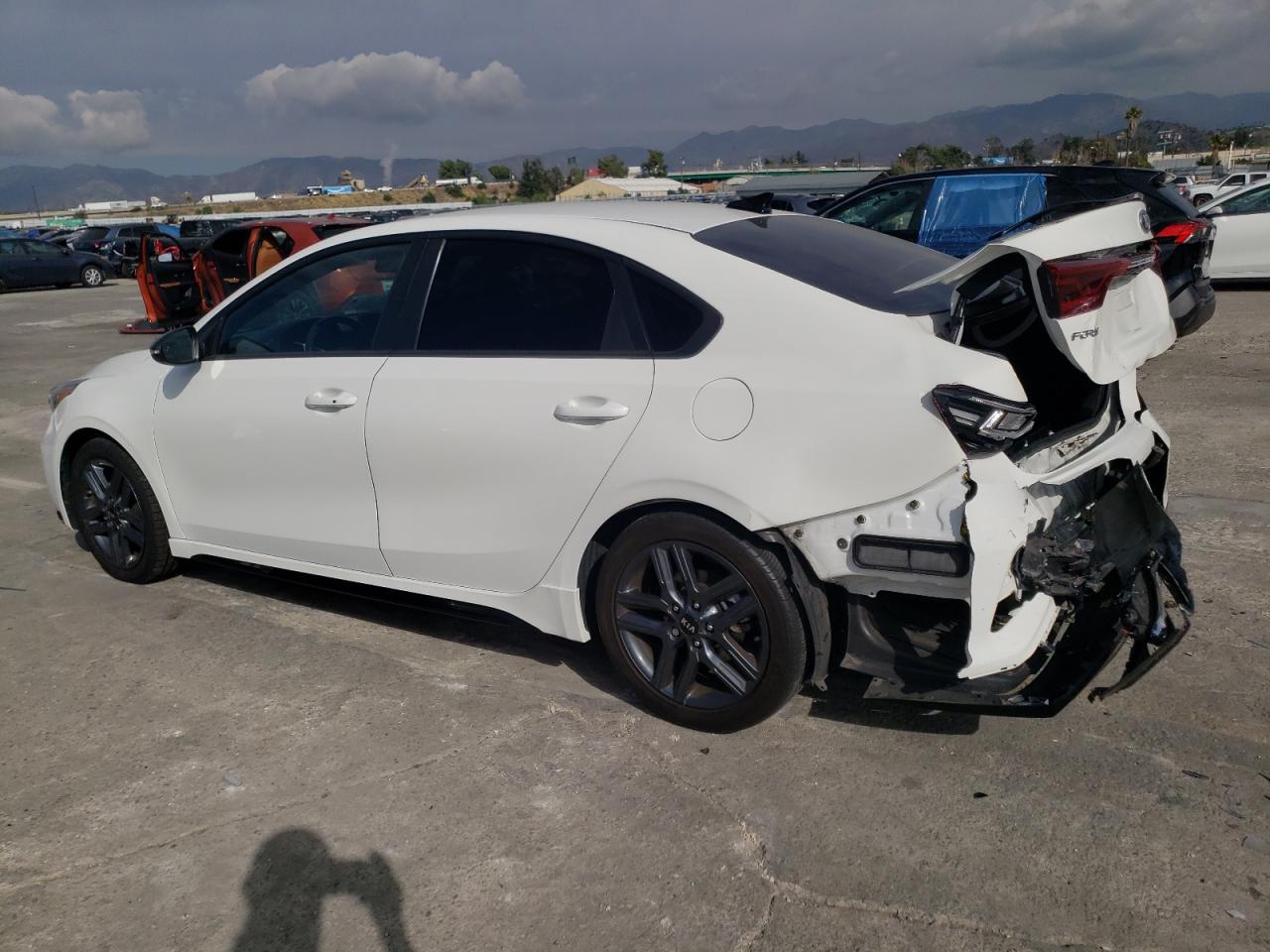 Obraz 2 z 2020 KIA FORTE GT LINE 2020 z VIN 3KPF34AD1LE250370